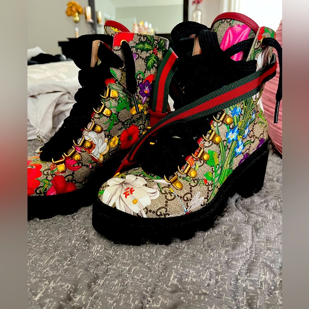 Gucci Boots! $500. Super Cute! Flora Lace Up Combat Ankle Boots Size 6.5